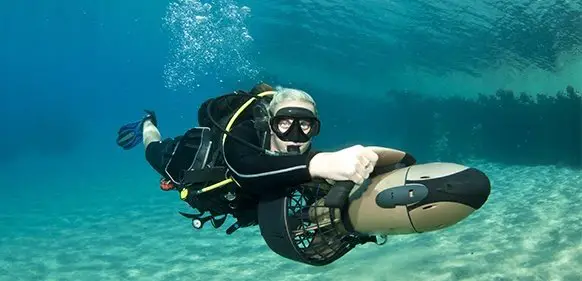 Best Underwater Scooter: Our Top 8 Picks 2020 - Ideal Dive