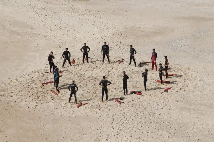 scuba divers forming a circle