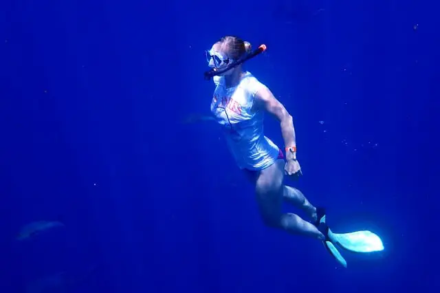 woman snorkeling in blue water